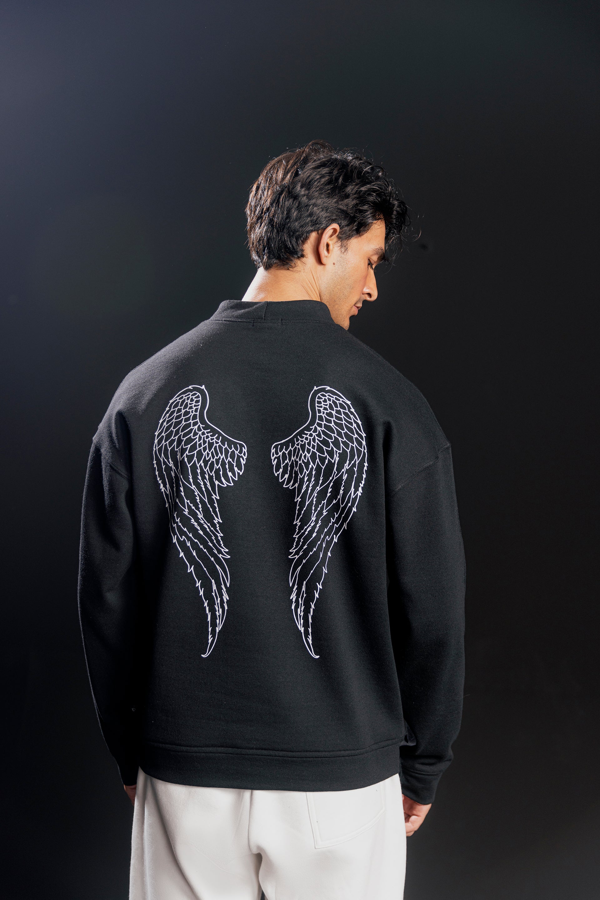 Wing it Out-Graphic Sweat Shirt